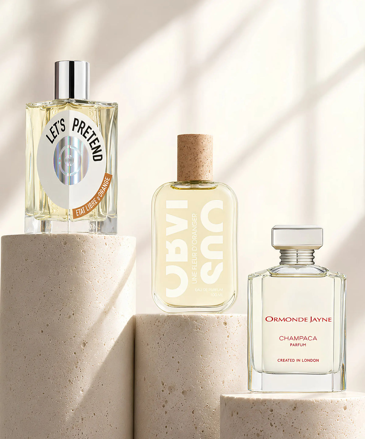 Perfumes de Etat Libre d’Orange, Obvious y Ormonde Jayne sobre pedestales de piedra